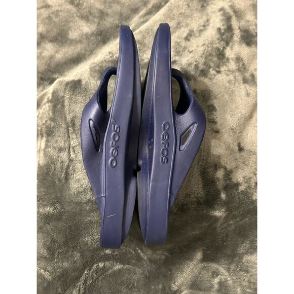 OOFOS navy flip flops, men’s 9, women’s 11 - Picture 7 of 10